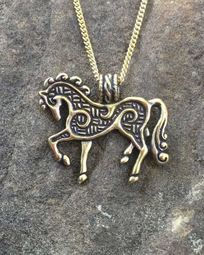 Silver Hammered Horse Necklace with Custom Engraved Name – Namecoins